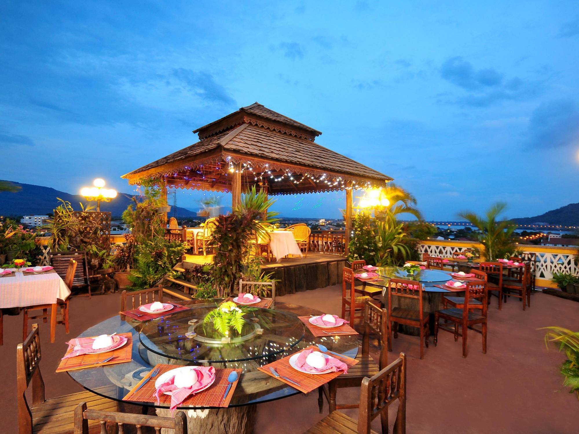 Pakse Hotel & Restaurant Exteriör bild